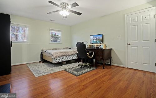 10121 Schoolhouse Woods Ct, Springfield VA  22015-2725 exterior