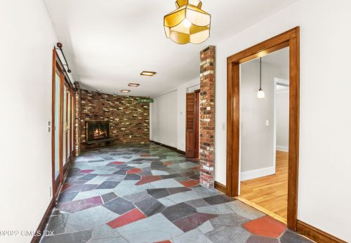 261 Pemberwick Rd, Greenwich CT  06831-4271 exterior