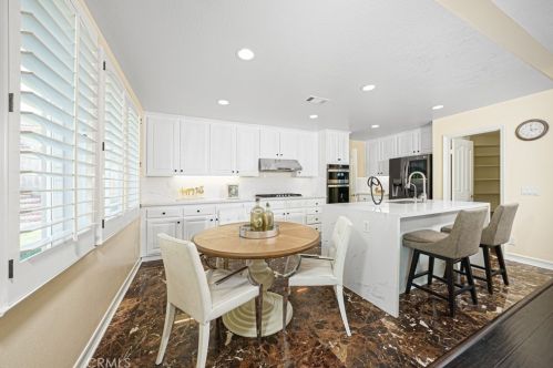 32 Trinity, Irvine CA  92612-3271 exterior
