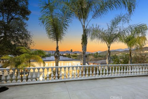 1468 Hillside Dr, Glendale CA  91208-2417 exterior
