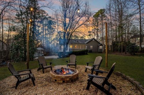 1114 Canterbury Ln, Holly Springs, GA 30188-1843