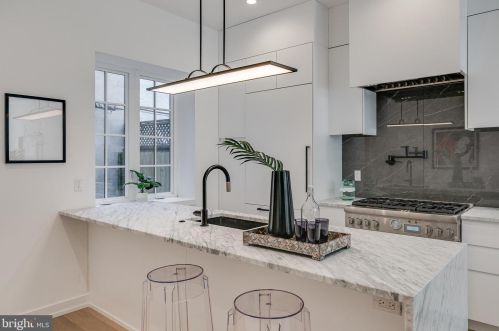 526 24th St, Philadelphia PA  19146-1054 exterior