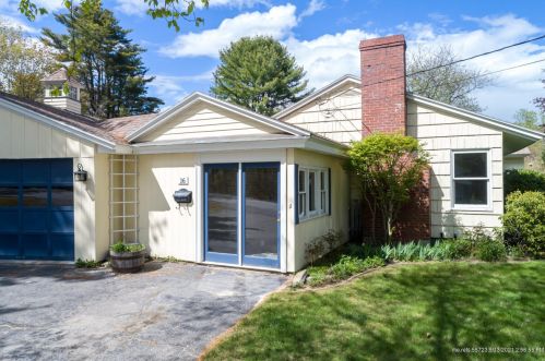 16 Summer St, Freeport, ME 04032-1119