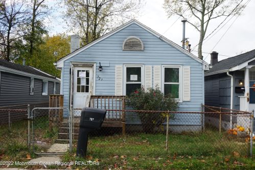 727 Monmouth Pkwy, Middletown, NJ 07748-5625