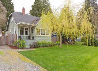 8832 24 Ave, Seattle WA  98106-2213 exterior