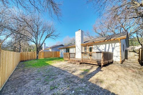 527 Blackberry Dr, Austin TX  78745-6500 exterior