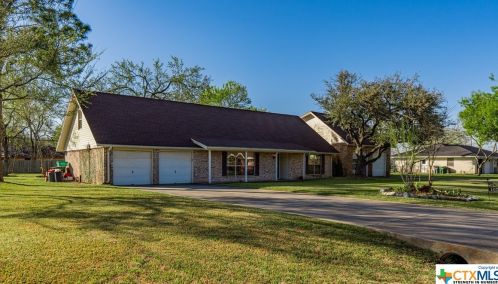 105 Tropical Dr, Victoria, TX 77904-1144