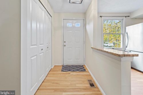 12142 Purple Sage Ct, Herndon, VA 20194-5621