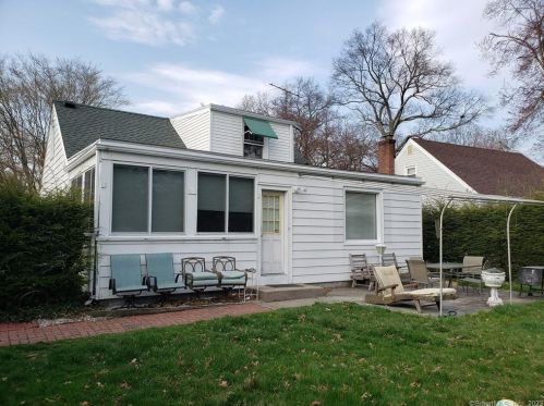2 Albrecht Ct, Norwalk CT  06855-2101 exterior