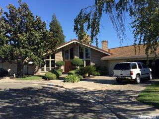 2600 Raleigh Ct, Turlock, CA 95382-7007