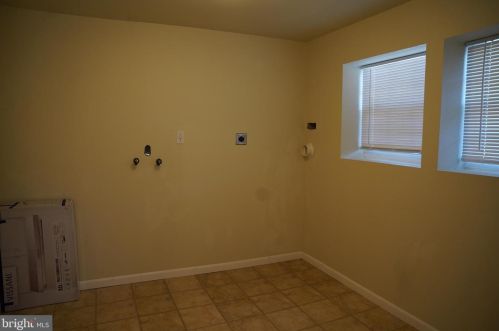 21 Holmes Dr, Charles Town, WV 25414-4412