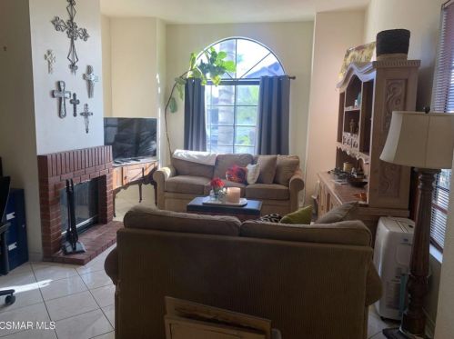 2429 Rdg Vw Ct, Simi Valley CA 93065-1923 exterior