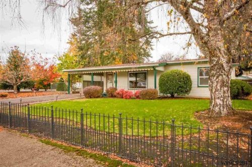 210 Birchwood Dr, Dallas, OR 97338-2924