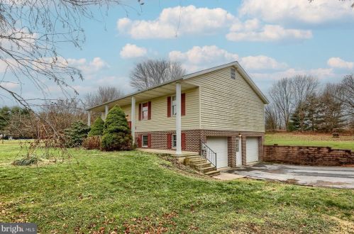 332 Bonnybrook Rd, Carlisle PA  17015-9290 exterior