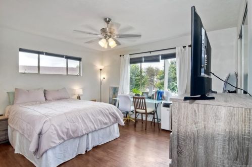 237 Ardys Pl, Vista CA  92084-5118 exterior