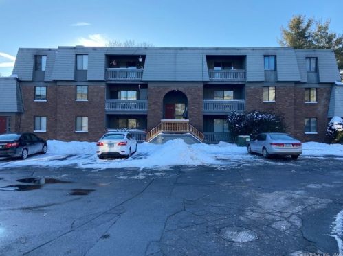 142 Trolley Crossing Ln, Middletown CT  06457-5850 exterior