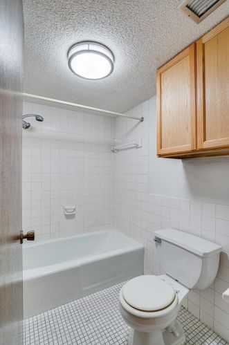 4642 Cedar Lake Rd, Minneapolis MN  55416-3731 exterior
