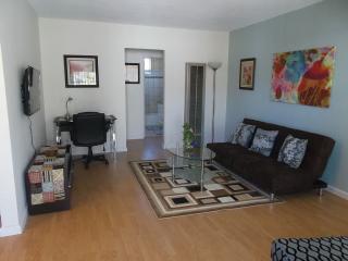 5840 Willoughby Ave, Los Angeles CA  90038-3026 exterior