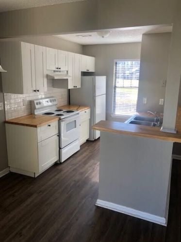413 Erskine St, Ladson, SC 29456-3259