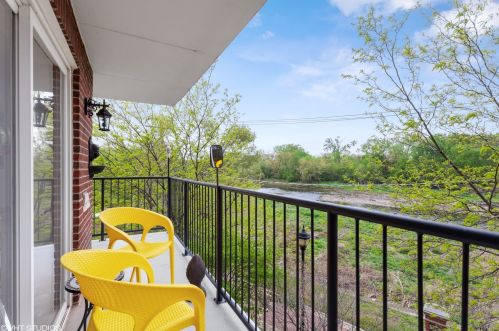 8030 River Walk Dr, Lyons, IL 60534-2162