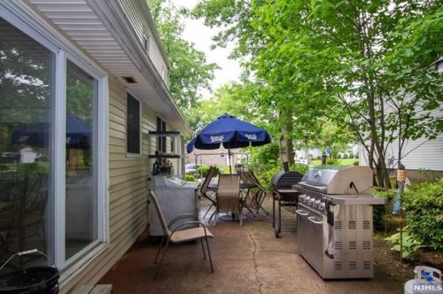 1013 Boulevard, N Milford, NJ 07646-2404