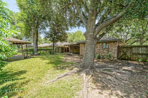 1806 Cedar Dr, Richmond TX 77469-4802 exterior