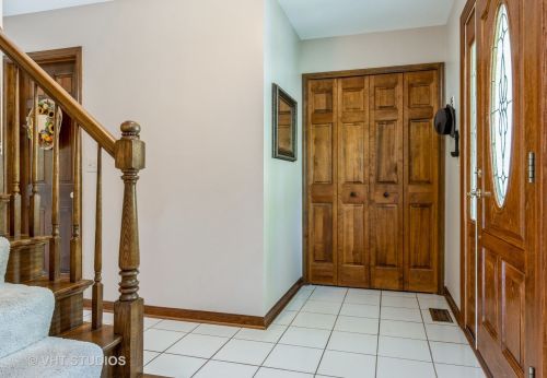 800 Gartner Rd, Naperville, IL 60540-7141