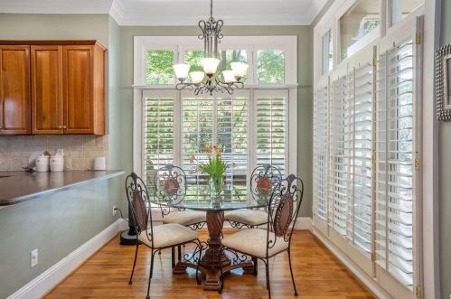 2507 Brookline Cir, Atlanta GA  30319-3690 exterior