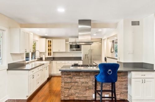 370 Yorkshire Cir, Anaheim CA 92808-1313 exterior