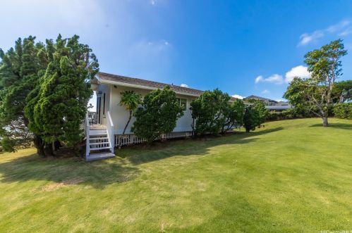 2450 Aha Aina Pl, Honolulu HI  96821-1047 exterior