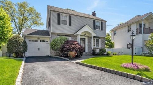 588 Clarendon Ct, River Edge, NJ 07661-2136