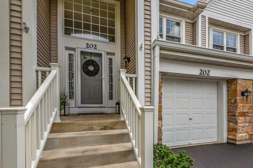 202 Lenox Ct, Carol Stream, IL 60188-3056