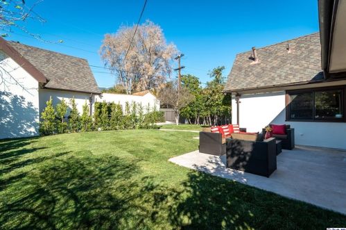 1357 Moncado Dr, Glendale CA  91207-1831 exterior