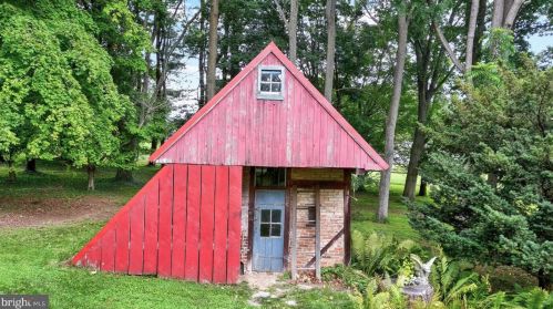 1917 Walnut Bottom Rd, Carlisle PA  17015-9624 exterior