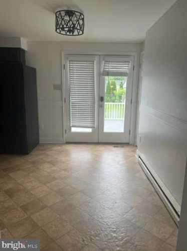 194 Evergreen Dr, Charles Town WV 25414-5872 exterior