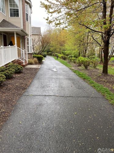 106 Forest Dr, Piscataway, NJ 08854-2275