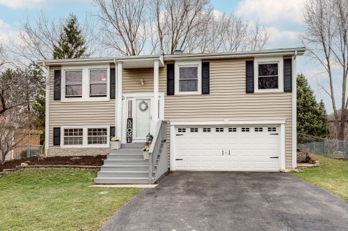 237 Country Dr, Hanover Park, IL 60103-5095