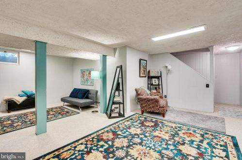 1537 Sadlers Wells Dr, Herndon, VA 20170-2846
