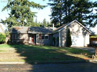 18243 Mills St, Portland, OR 97233-5523