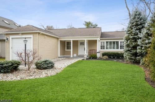 10 Warwick Cir, Springfield, NJ 07081-2244