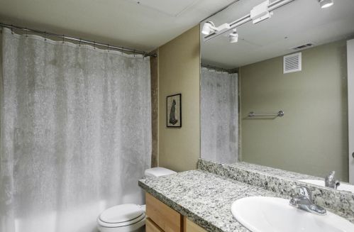 4777 Cedar Springs Rd, Dallas TX  75219-6144 exterior