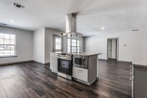 1905 Hilltop Dr, Garland TX 75042-8310 exterior