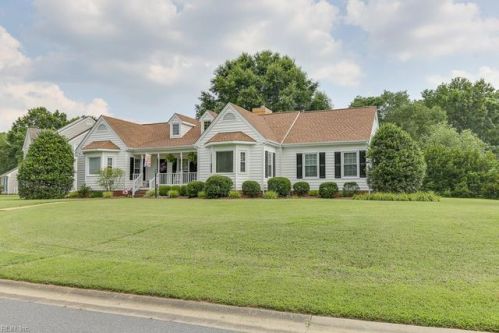 200 Clipper Creek Ln, Smithfield, VA 23430-5633