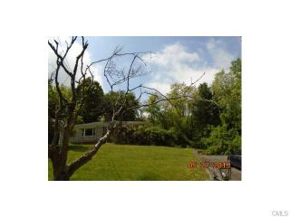 89 Castle Meadow Rd, Newtown, CT 06470-2505