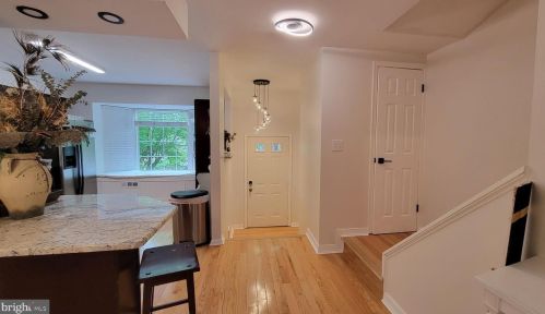 6178 Forest Creek Ct, Springfield VA  22152-1446 exterior