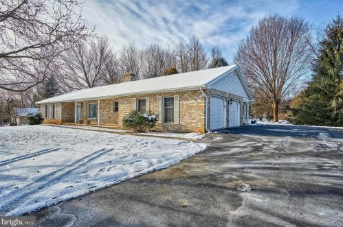 248 Stonehouse Rd, Carlisle, PA 17015-9429