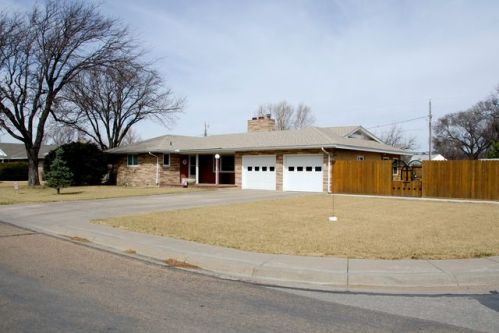 110 Mohawk St, Satanta, KS 67870-9423