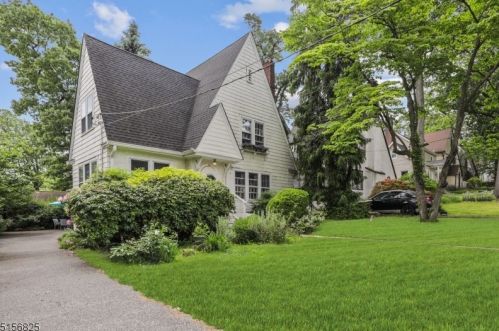 152 Mitchell St, Town Center, NJ 07052-4557