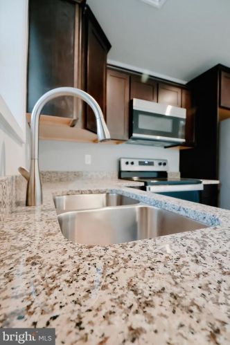 2 Parkview Dr, Carlisle, PA 17013-2208