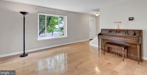 3032 Burchlawn St, Herndon, VA 20171-2314